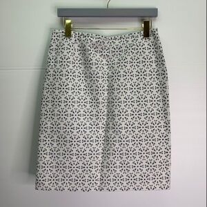 Tahari Arthur Levine Size 10 Skirt Lined Career Laser Cut Floral White Blue
